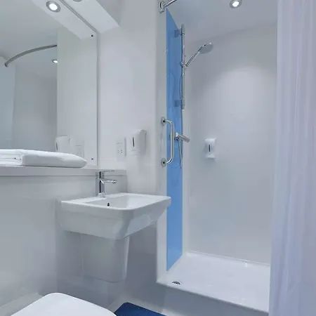 Travelodge Dunlop Hotel